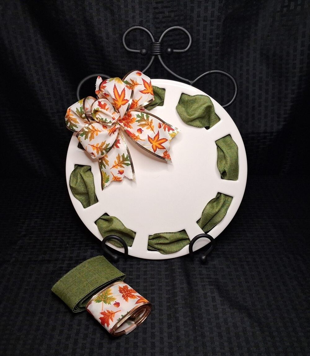 SLAH Dress Me Up Plate Platter 12" Ribbon Slots 40281 w/ SLAH Stand and Ribbon